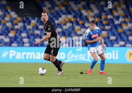 Cafaro/Lapresse 12 juillet 2020 Naples, Italie football sportif Napoli vs Milan - Ligue italienne de football A TIM 2019/2020 - Stade San Paolo.Dans le pic: Zlatan Ibrahimovic (AC Milan). Banque D'Images