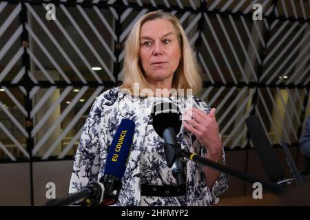 Le ministre néerlandais des Finances, Sigrid Kaag, a fait une déclaration à la presse avant la réunion des ministres des Finances de l'Eurogroupe à Bruxelles, en Belgique.17th janvier 2022.Crédit: ALEXANDROS MICHAILIDIS/Alamy Live News Banque D'Images