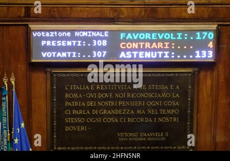 Mauro Scrobogna /Lapresse 29 juillet 2020 et#xA0; Rome, Italie Sénat politique - mesures d'écart budgétaire sur la photo: Résultats du vote d'approbation Banque D'Images