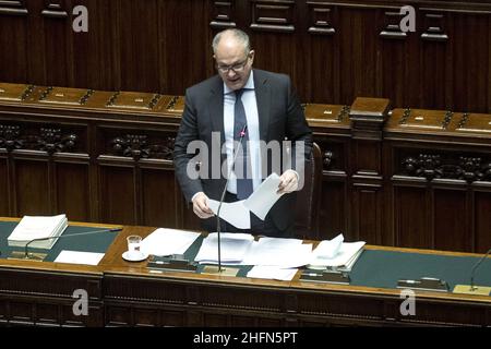 Roberto Monaldo / Lapresse 29-07-2020 Rome (Italie) Chambre des députés - mesures d'écart budgétaire dans le pic Roberto Gualtieri Banque D'Images