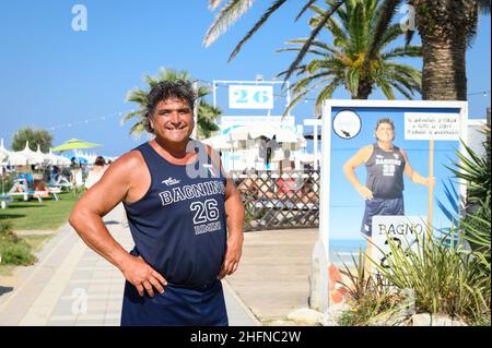 Lapresse - Massimo Paolone 14 août 2020, Rimini (Italie) 2020 saison de baignade en Romagne avec les installations d'hébergement organisées pour l'urgence du coronavirus Covid 19 dans le pic: Le propriétaire de Bagno 26 Gabriele Pagliarani Banque D'Images