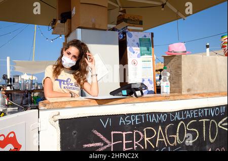 Lapresse - Massimo Paolone 14 août 2020, Rimini (Italie) 2020 saison de baignade en Romagne avec les installations d'hébergement organisées pour l'urgence du coronavirus Covid 19 dans le pic: Le Chiringuito du Bagno 26 Banque D'Images