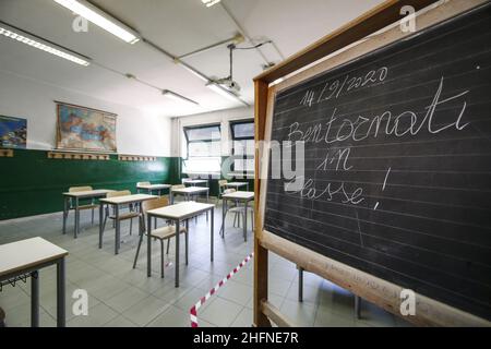 Cecilia Fabiano/Lapresse 01 septembre 2020 Roma (Italie) News: Post Covid 19 ouverture de l'école: Le gouvernement de Rome donnant à l'école secondaire Augusto de nouveaux meubles de salle de classe dans la pic: La salle de classe Banque D'Images