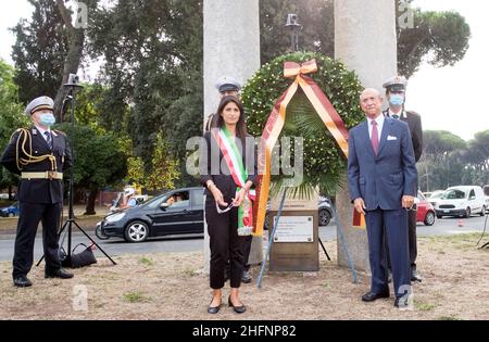 Mauro Scrobogna /Lapresse 11 septembre 2020 et#xA0; Rome, Italie Actualités commémoration des victimes des attentats New York 11 septembre sur la photo : Virginia Raggi, maire de Rome, et Lewis M. Eisenberg, ambassadeur des États-Unis en Italie Banque D'Images