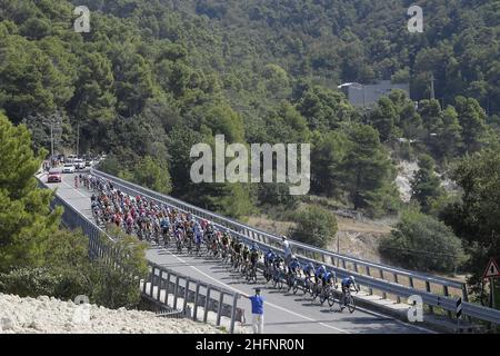 Lapresse - Marco Alpozzi septembre, 12 2020 Castelfidardo (Italie) Sport Cyclisme Tirreno Adriatico Edition 55 - de Castelfidardo à Saiguallia - 171 km dans la photo: Peloton Banque D'Images