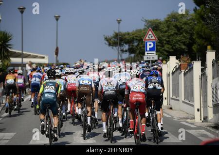 Lapresse - Marco Alpozzi septembre, 12 2020 Castelfidardo (Italie) Sport Cyclisme Tirreno Adriatico Edition 55 - de Castelfidardo à Saiguallia - 171 km dans la photo: Peloton Banque D'Images