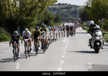 Lapresse - Marco Alpozzi septembre, 12 2020 Castelfidardo (Italie) Sport Cyclisme Tirreno Adriatico Edition 55 - de Castelfidardo à Saiguallia - 171 km dans la photo: Peloton Banque D'Images