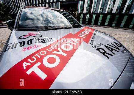 Claudio Furlan - Lapresse 15 septembre 2020 Milano (Italie) NewsToyota a renouvelé un contrat majeur avec RCS Sport, organisateur de la prestigieuse Giro d&#x2019;Italia, qui approche actuellement de son édition 103nd, et fournira des voitures officielles au Giro et à toutes les autres courses de cyclisme RCS. Banque D'Images