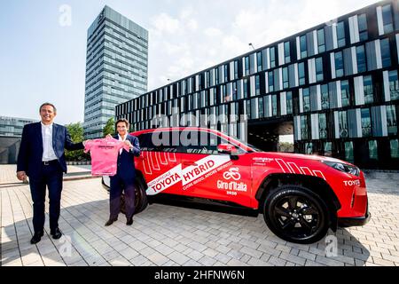 Claudio Furlan - Lapresse 15 septembre 2020 Milano (Italie) NewsToyota a renouvelé un contrat majeur avec RCS Sport, organisateur de la prestigieuse Giro d&#x2019;Italia, qui approche actuellement de son édition 103nd, et fournira des voitures officielles au Giro et à toutes les autres courses de cyclisme RCS. Banque D'Images