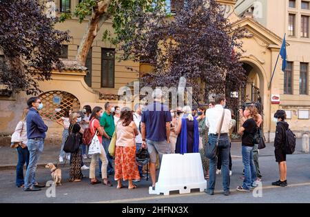 Mauro Scrobogna /Lapresse 17 septembre 2020 et#xA0; Rome, Italie News School - Middle School G.G.Beau sur la photo: Les parents des élèves de l'école moyenne de Belli, connu parce qu'il est assisté par le fils du Président Conte, exposer les déficiences organisationnelles de l'école à la presse Banque D'Images