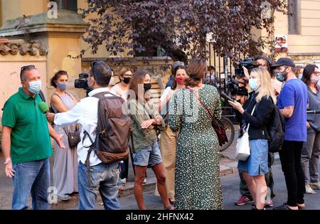 Mauro Scrobogna /Lapresse 17 septembre 2020 et#xA0; Rome, Italie News School - Middle School G.G.Beau sur la photo: Les parents des élèves de l'école moyenne de Belli, connu parce qu'il est assisté par le fils du Président Conte, exposer les déficiences organisationnelles de l'école à la presse Banque D'Images