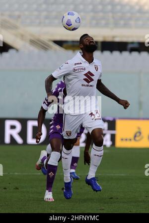 Marco Bucco/Lapresse 19 septembre 2020 Florence , Italie football sportif Fiorentina vs Turin - Ligue italienne de football A TIM 2020/2021 - Stade Artemio Franchi, Florence .Dans le pic: Nkoulou défie Kouame Banque D'Images