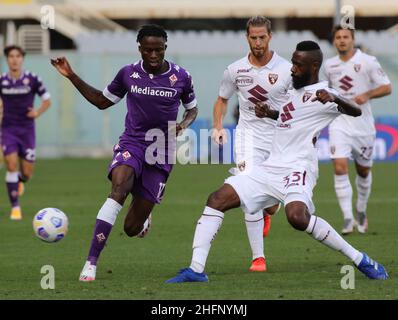 Marco Bucco/Lapresse 19 septembre 2020 Florence , Italie football sportif Fiorentina vs Turin - Ligue italienne de football A TIM 2020/2021 - Stade Artemio Franchi, Florence .Dans le pic: Nkoulou anticipe Kouame Banque D'Images