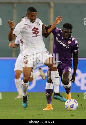 Marco Bucco/Lapresse 19 septembre 2020 Florence , Italie football sportif Fiorentina vs Turin - Ligue italienne de football A TIM 2020/2021 - Stade Artemio Franchi, Florence .Dans le cadre du pic: Nkoulou conteste Duncan Banque D'Images