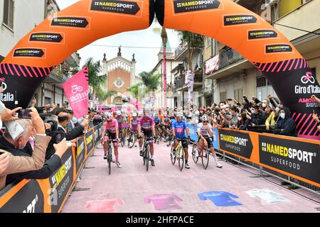 Massimo Paolone/Lapresse 07 octobre 2020 Italie Sport Cycling Giro d'Italia 2020 - 103th Edition - Stage 5 - de Mileto à Camigliatello Silano dans le pic: ALMEIDA Joao DECEUNINCK - RAPIDE - STEP , AGAN Peter( SVK ) BORA - HANSGROHE , Jonathan Caicedo (EF Pro Cycling) .VANHOUCKE HARM( BEL ) LOTTO SOUDAL Banque D'Images