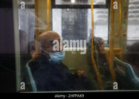 Cecilia Fabiano/Lapresse 07 octobre 2020 Roma (Italie) Actualités : Transports publics surpeuplés dans le pic : passagers dans un tramway Banque D'Images