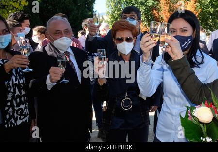 Mauro Scrobogna /Lapresse 08 octobre 2020 et#xA0; Frosinone, Italie Politics School - le ministre Azzolina visite l'Institut Angeloni à Frosinone sur la photo: La ministre de l'éducation Lucie Azzolina visite l'Institut agricole "Luigi Angeloni" à Frosinone rencontre les élèves, engagés dans la récolte de raisins dans la ferme de l'école. Banque D'Images