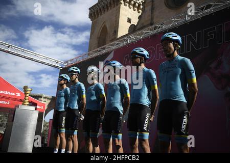 Marco Alpozzi/Lapresse 09 octobre 2020 Italie Sport Cycling Giro d'Italia 2020 - 103th Edition - Stage 7 - de Matera à Brindisi dans le pic: ASTANA PRO TEAM Banque D'Images