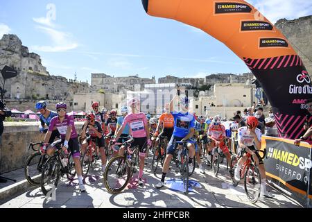 Fabio Ferrari/Lapresse 09 octobre 2020 Italie Sport Cycling Giro d'Italia 2020 - 103th Edition - Stage 7 - de Matera à Brindisi dans le pic: Début Banque D'Images