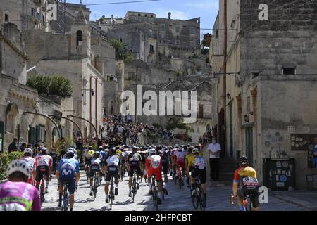 Fabio Ferrari/Lapresse 09 octobre 2020 Italie Sport Cycling Giro d'Italia 2020 - 103th Edition - Stage 7 - de Matera à Brindisi dans le pic: Groupe pendant la course Banque D'Images