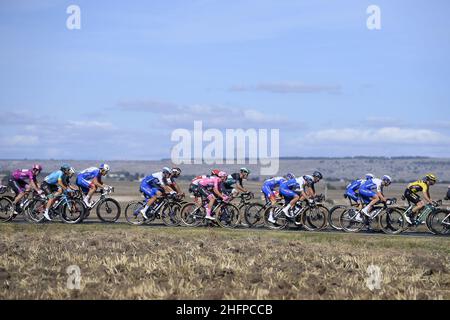 Fabio Ferrari/Lapresse 09 octobre 2020 Italie Sport Cycling Giro d'Italia 2020 - 103th Edition - Stage 7 - de Matera à Brindisi dans le pic: Groupe pendant la course Banque D'Images