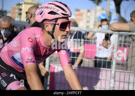 Marco Alpozzi/Lapresse 09 octobre 2020 Italie Sport Cyclisme Giro d'Italia 2020 - 103th Edition - étape 7 - de Matera à Brindisi dans le pic: ALMEIDA Joao, maillot rose Banque D'Images