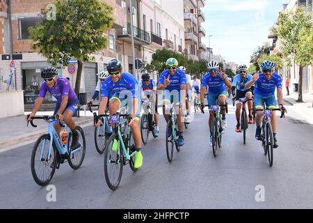 Foto Lapresse/Alfredo Falcone09/10/2020, Grottaglie-Brindisi (Italia)Sport CiclismoGiro d'Italia 2020 &#x2013; Giro E - 6a tagna da Grottaglie a Brindisi Nella foto:&#xA0;Giro E Tappa 6Photo LaPresse/Alfredo Falconeiro Gília a Brintje - 9 octobre 2020, Gyntagi - 2020 Grotjali Grotji Grotdislie O'x2013, Bricji Grotje - 6;bricji di Grotjali Grotje - xA0;giro E Trotjari Grotjali 6,,,,,, Banque D'Images