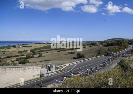 Fabio Ferrari/Lapresse 14 octobre 2020 Italie Sport Cycling Giro d'Italia 2020 - 103th Edition - Stage 11 - de Porto Sant'Elpidio à Rimini dans le pic: Pendant la course Banque D'Images