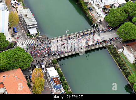 Jennifer Lorenzini/Lapresse 15 octobre 2020 Italie Sport Cycling Giro d'Italia 2020 - 103th Edition - Stage 12 - de Cesenatico à Cesenatico dans le pic: La course Banque D'Images