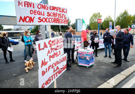 Mauro Scrobogna /Lapresse 17 octobre 2020 et#xA0; Rome, Italie Actualités Immigration - Initiative contre les navires de secours des ONG allemandes sur la photo: L'initiative de l'amiral Nicola de Felice, commandant de Marisicilia (Commandement maritime de la Sicile) jusqu'en décembre 2018, qui s'oppose au débarquement en Italie d'immigrants coscoorsi provenant de navires battant pavillon étranger Banque D'Images