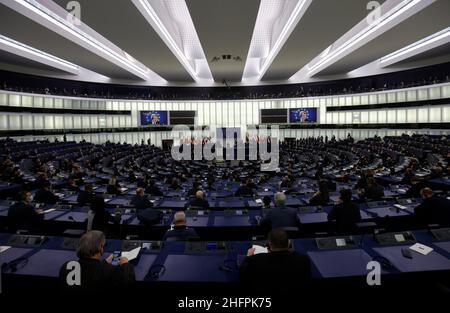 17 janvier 2022, France, Straßburg: Les membres du Parlement européen rendent hommage à la mémoire de l'ancien Président du Parlement européen Sassoli.Photo: Philipp Von Ditfurth/dpa Banque D'Images