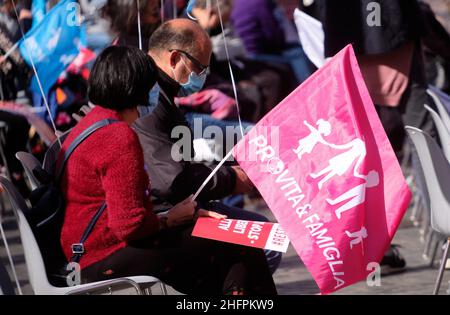 Mauro Scrobogna /Lapresse 17 octobre 2020 et#xA0; Rome, Italie politique manifestation contre la loi de l'homotransphobie dans la photo: Moments de la mobilisation des associations pro-vie pour arrêter le chemin de la loi Zan sur l'homotransphobie Banque D'Images