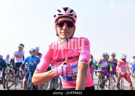 Jennifer Lorenzini/Lapresse 18 octobre 2020 Italie Sport Cycling Giro d'Italia 2020 - 103th Edition - Stage 15 - de la base aérienne Rivolto à Piancavallo dans le pic: ALMEIDA Joao DECEUNINCK - RAPIDE - STEP maillot rose Banque D'Images