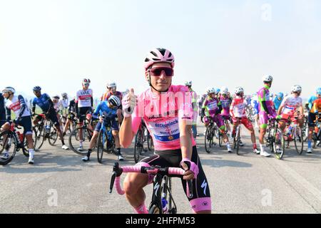 Jennifer Lorenzini/Lapresse 18 octobre 2020 Italie Sport Cycling Giro d'Italia 2020 - 103th Edition - Stage 15 - de la base aérienne Rivolto à Piancavallo dans le pic: ALMEIDA Joao DECEUNINCK - RAPIDE - STEP maillot rose Banque D'Images