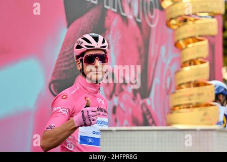 Massimo Paolone/Lapresse 21 octobre 2020 Italie Sport Cycling Giro d'Italia 2020 - 103th Edition - Stage 17 - de Bassano del Grappa à Madonna di Campiglio dans le pic: ALMEIDA Joao Banque D'Images