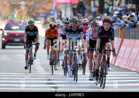 Massimo Paolone/Lapresse 21 octobre 2020 Italie Sport Cyclisme Giro d'Italia 2020 - 103th Edition - Stage 17 - de Bassano del Grappa à Madonna di Campiglio dans le pic: Pendant la course Banque D'Images