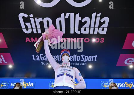 Marco Alpozzi/Lapresse 21 octobre 2020 Italie Sport Cycling Giro d'Italia 2020 - 103th Edition - Stage 17 - de Bassano del Grappa à Madonna di Campiglio dans le pic: ALMEIDA Joao Banque D'Images