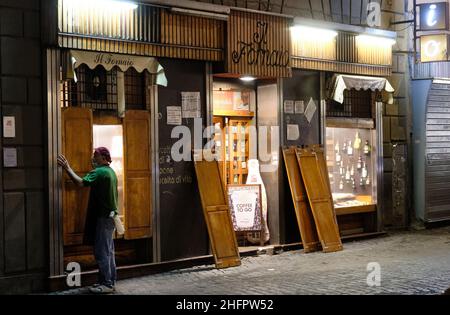 Mauro Scrobogna /Lapresse 23 octobre 2020 et#xA0; Rome, Italie Actualités la veille du verrouillage de nuit dans la photo : rues semi-désertes et lieux de rencontre dans une Rome se préparant au verrouillage de nuit Banque D'Images