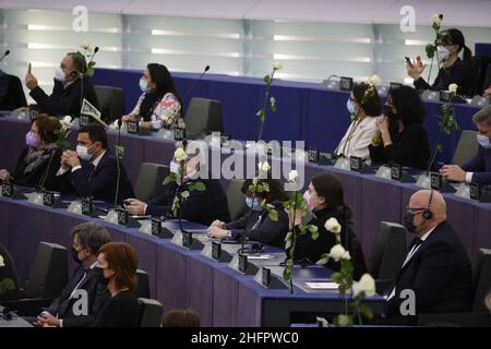 17 janvier 2022, France, Straßburg: Les membres du Parlement européen rendent hommage à la mémoire de l'ancien Président du Parlement européen Sassoli.Photo: Philipp Von Ditfurth/dpa Banque D'Images