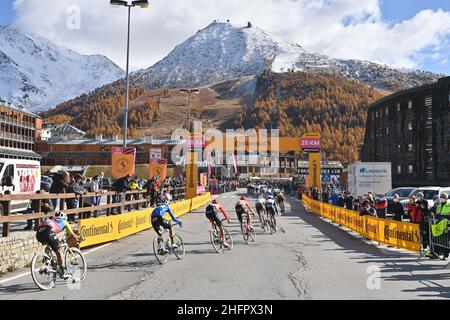 Massimo Paolone/Lapresse 24 octobre 2020 Italie Sport Cycling Giro d'Italia 2020 - 103th Edition - Stage 20 - de Alba à Sestriere dans le pic: Pendant la course Banque D'Images