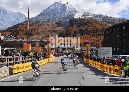 Massimo Paolone/Lapresse 24 octobre 2020 Italie Sport Cycling Giro d'Italia 2020 - 103th Edition - Stage 20 - de Alba à Sestriere dans le pic: Pendant la course Banque D'Images