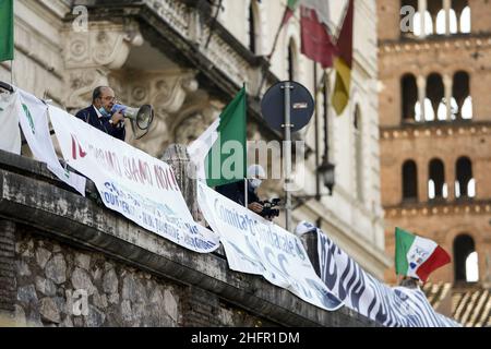 Cecilia Fabiano/Lapresse 28 octobre 2020 Roma (Italie) Actualités : démonstration de cabdrivers privés dans le pic : la démonstration dans la via Petroselli Banque D'Images