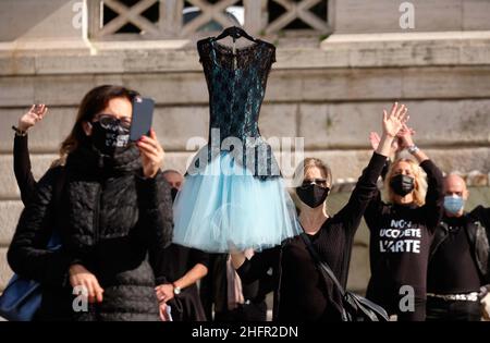 Mauro Scrobogna /Lapresse 27 octobre 2020 et#xA0; Rome, Italie News coronavirus, manifestations contre les décrets d'urgence sanitaire sur la photo: Des travailleurs du secteur des écoles de danse protestent contre les dispositions récentes du DPCM Banque D'Images