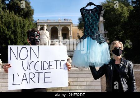 Mauro Scrobogna /Lapresse 27 octobre 2020 et#xA0; Rome, Italie News coronavirus, manifestations contre les décrets d'urgence sanitaire sur la photo: Des travailleurs du secteur des écoles de danse protestent contre les dispositions récentes du DPCM Banque D'Images