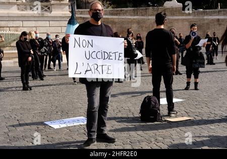 Mauro Scrobogna /Lapresse 27 octobre 2020 et#xA0; Rome, Italie News coronavirus, manifestations contre les décrets d'urgence sanitaire sur la photo: Des travailleurs du secteur des écoles de danse protestent contre les dispositions récentes du DPCM Banque D'Images