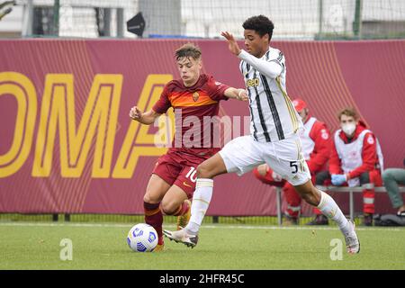 Fabio Rossi/AS Roma/Lapresse 01/11/2020 Rome (Italie) Sport Soccer Roma-Juventus Campionato Primavera 1 2020/21 - Campo Agostino Di Bartolomei dans la photo: Nicola Zalewsky Banque D'Images