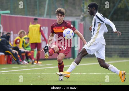 Fabio Rossi/AS Roma/Lapresse 01/11/2020 Rome (Italie) Sport Soccer Roma-Juventus Campionato Primavera 1 2020/21 - Campo Agostino Di Bartolomei dans la photo: Buttaro Banque D'Images