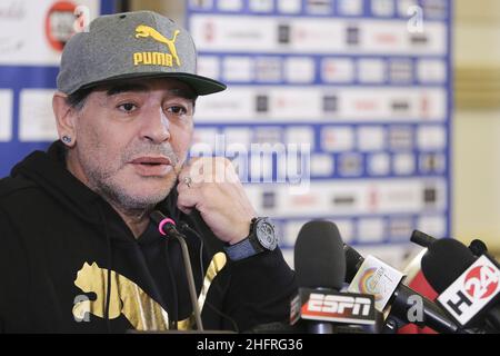 Foto Lapresse/Marco Cantile Napoli 15/01/2017 Cronaca Conferenza stampa di Diego Armando Maradona per presentare lo spettacolo al San Carlo con l'attore Alessandro Siani Nella foto: Diego Armando Maradona photo Lapresse/Marco Cantile Naples 15/01/2017 News Conférence de presse Diego Armando Maradona Banque D'Images