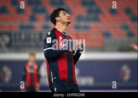 Massimo Paolone/Lapresse 25 novembre 2020 Bologna, Italie football Bologna vs Spezia - Italian Cup 2020/2021 4th éliminatoire ronde - Renato Dall'Ara stade dans le pic: Riccardo Orsolini (Bologna F.C.) est désespéré Banque D'Images