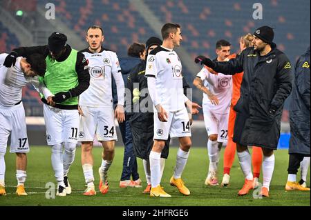 Massimo Paolone/Lapresse 25 novembre 2020 Bologna, Italie football Bologna vs Spezia - coupe italienne 2020/2021 4th éliminatoire ronde - Stade Renato Dall'Ara dans le pic: Les joueurs de Spezia célèbrent pour la victoire Banque D'Images